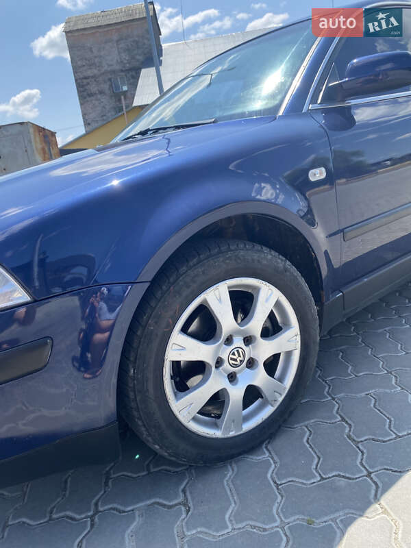 Седан Volkswagen Passat 2000 в Меденичах