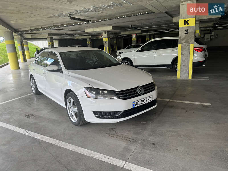 Седан Volkswagen Passat 2013 в Львове