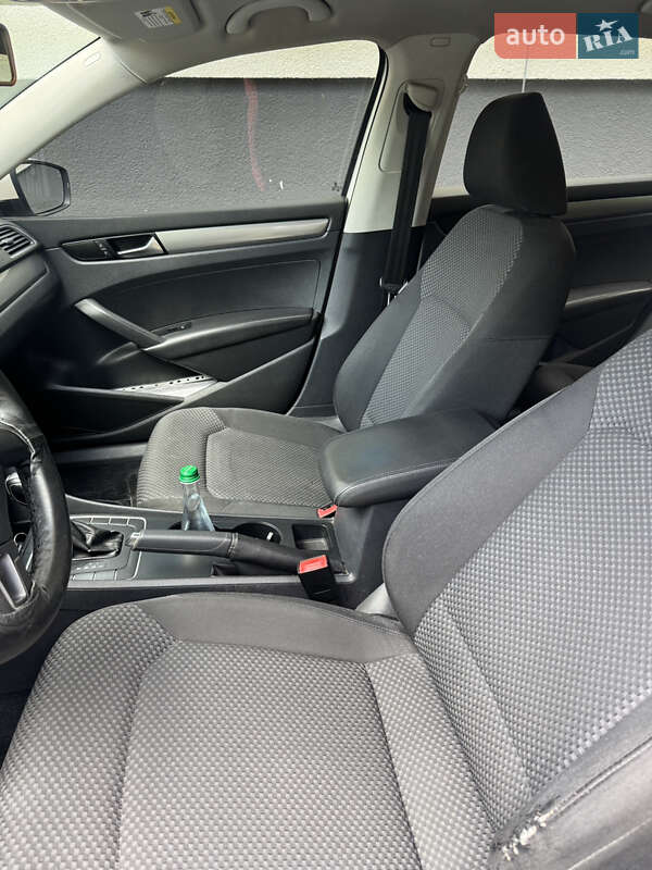 Седан Volkswagen Passat 2013 в Львове