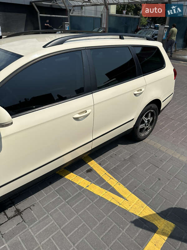 Универсал Volkswagen Passat 2011 в Киеве