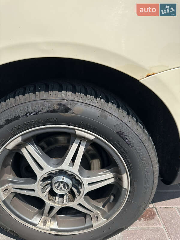 Универсал Volkswagen Passat 2011 в Киеве