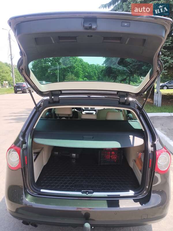 Универсал Volkswagen Passat 2009 в Ровно