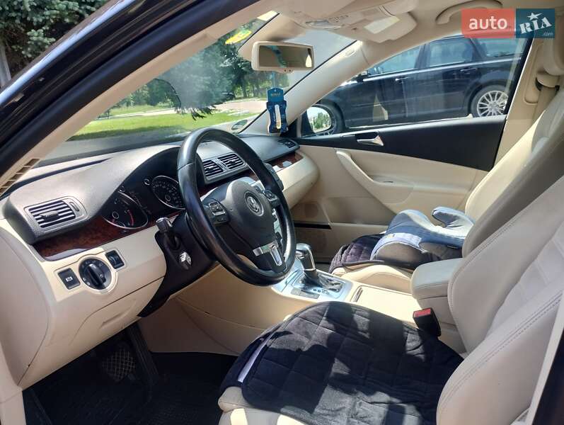 Универсал Volkswagen Passat 2009 в Ровно
