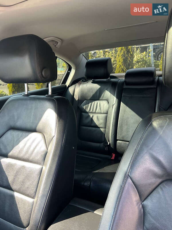 Седан Volkswagen Passat 2013 в Львове