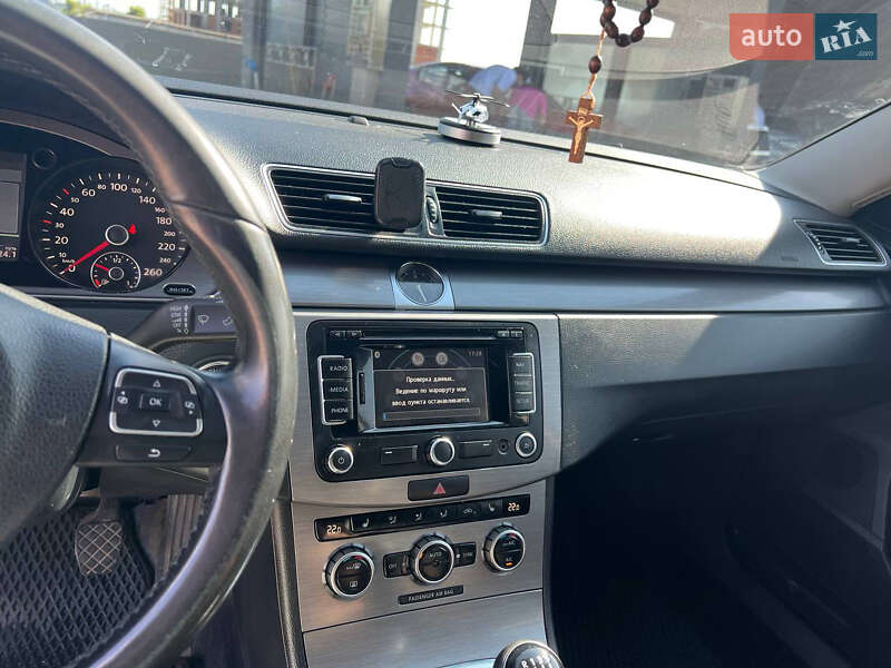 Седан Volkswagen Passat 2013 в Львове