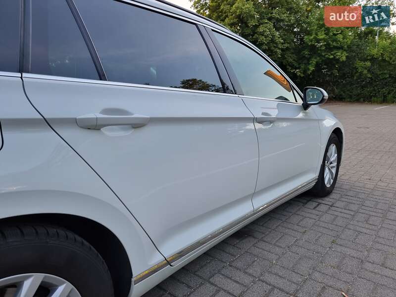 Универсал Volkswagen Passat 2015 в Киеве