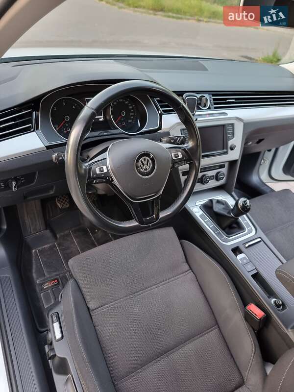 Универсал Volkswagen Passat 2015 в Киеве