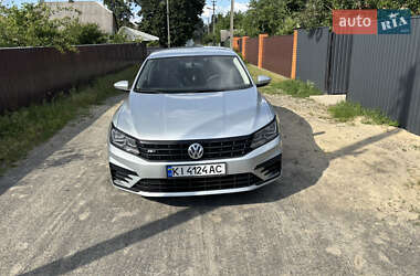 Седан Volkswagen Passat 2016 в Киеве