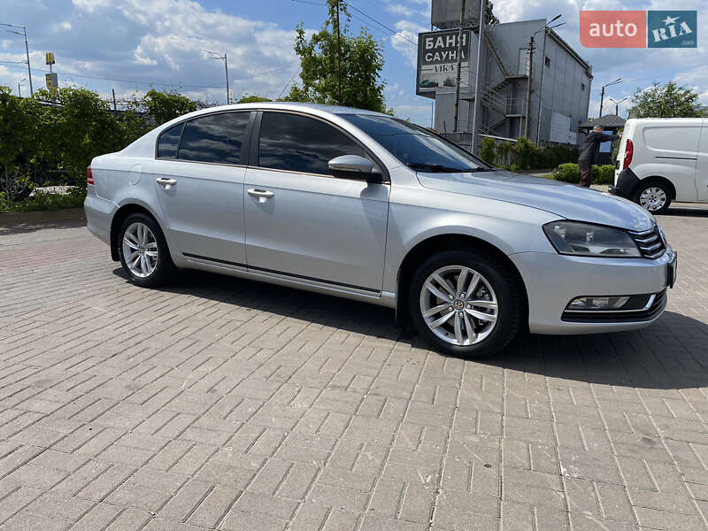 Седан Volkswagen Passat 2011 в Киеве