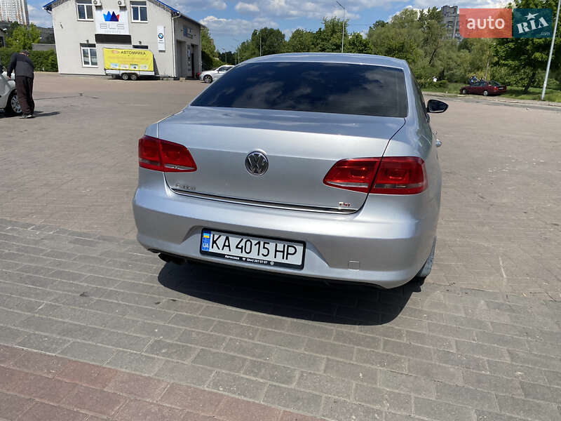 Седан Volkswagen Passat 2011 в Киеве