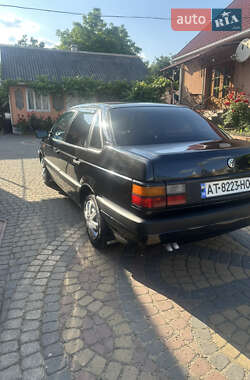 Седан Volkswagen Passat 1993 в 