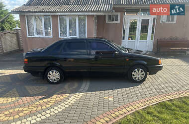 Седан Volkswagen Passat 1993 в 