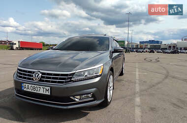 Седан Volkswagen Passat 2017 в Киеве