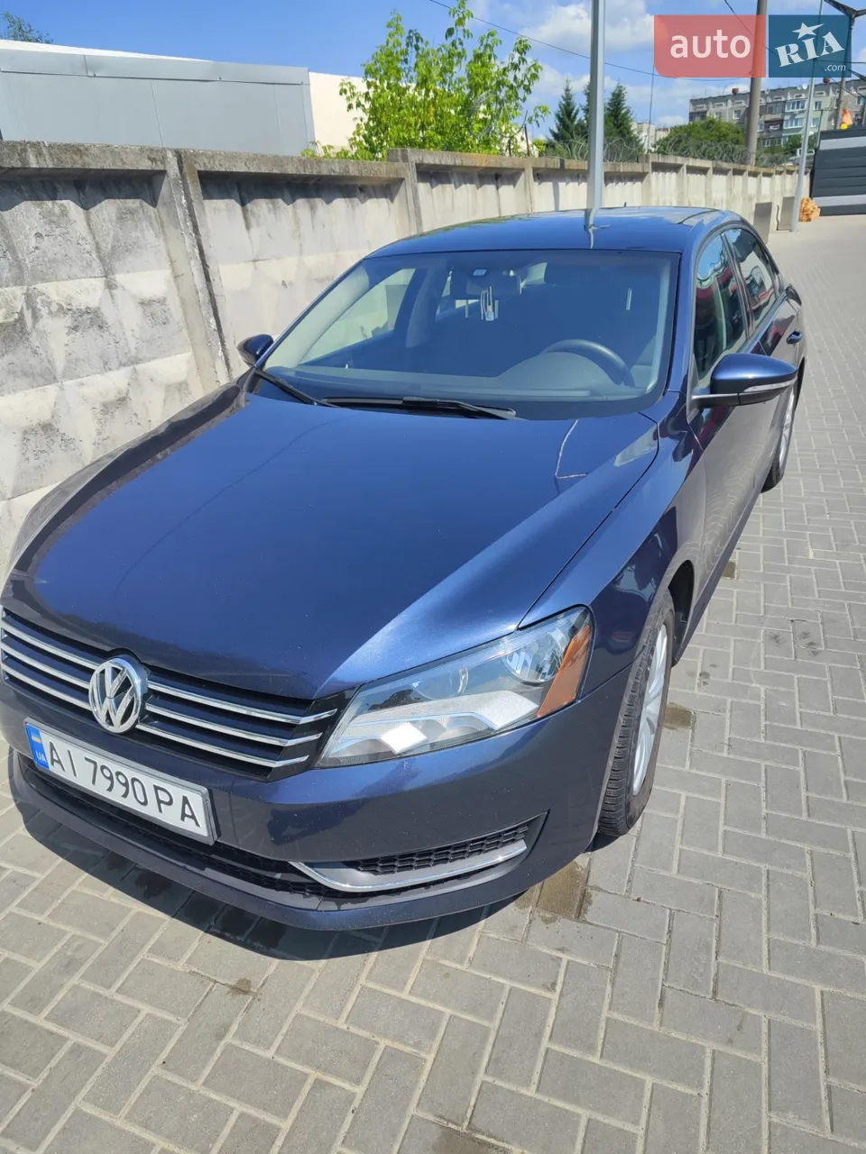 Продам власне авто,я другий власник в Україні,авто в доброму стані,ТО проводилось кожні 8000 тис км,два комплекти гуми,реальному покупцеві торг,більше інформації за телефоном що вказаний в оголошені,авто бізнесменам прохання не турбувати.