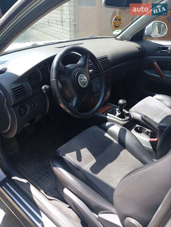 Седан Volkswagen Passat 2003 в Подільську