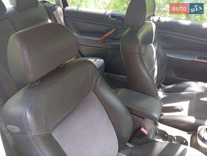 Седан Volkswagen Passat 2003 в Подільську