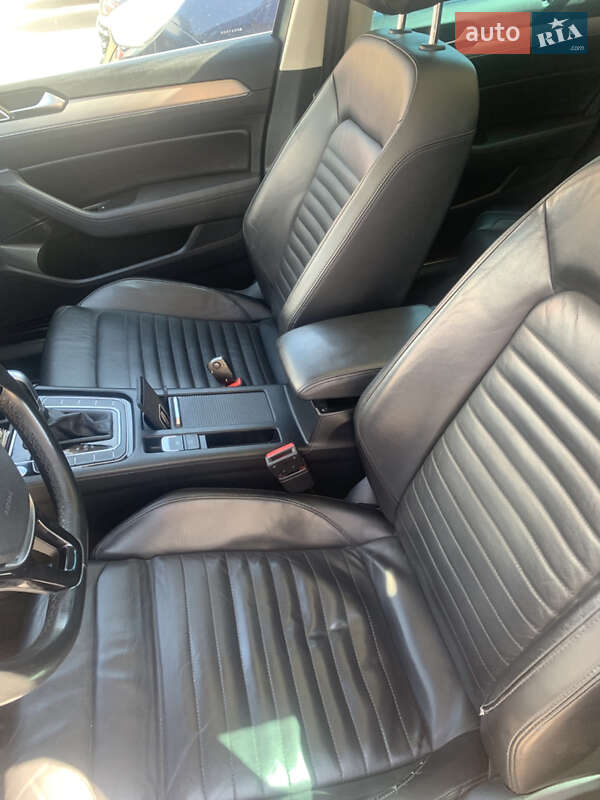 Универсал Volkswagen Passat 2015 в Калуше