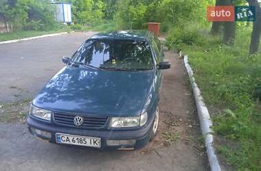 Седан Volkswagen Passat 1994 в Умани