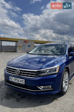 Седан Volkswagen Passat 2016 в Луцке