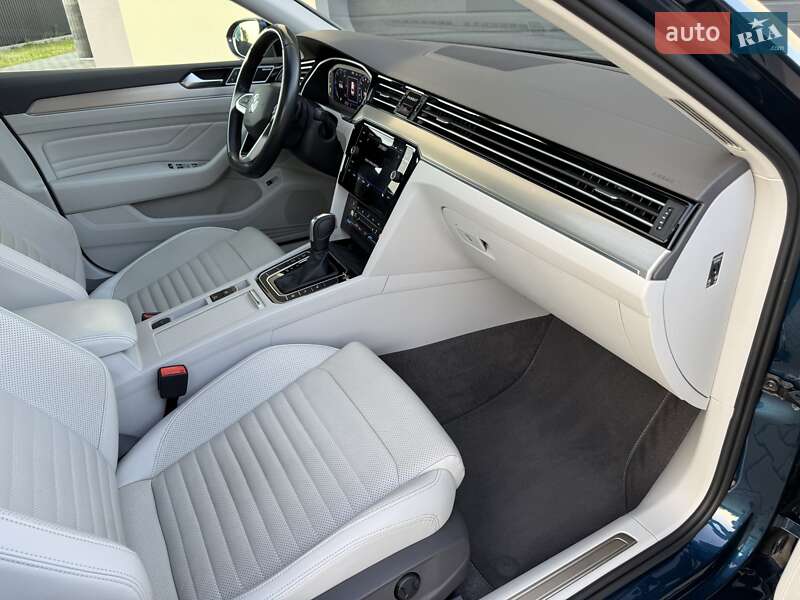 Седан Volkswagen Passat 2020 в Стрию