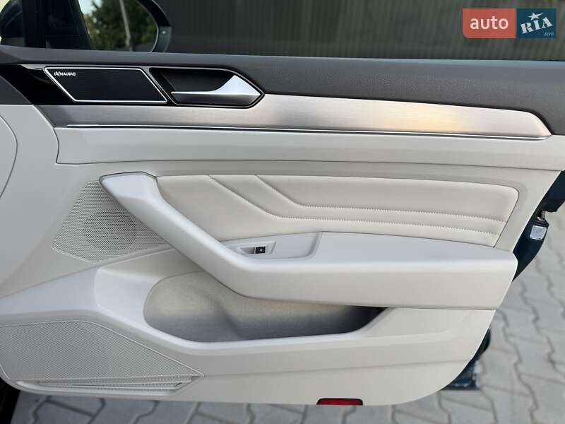 Седан Volkswagen Passat 2020 в Стрию