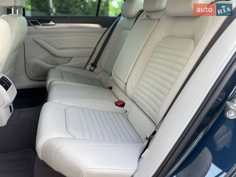 Седан Volkswagen Passat 2020 в Стрию
