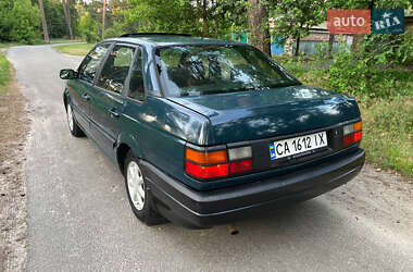 Седан Volkswagen Passat 1992 в Звенигородке