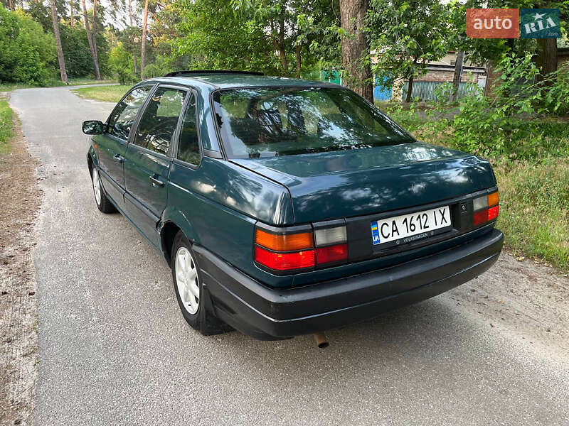 Седан Volkswagen Passat 1992 в Звенигородке