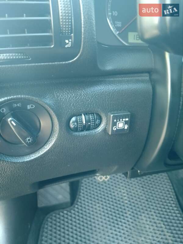 Універсал Volkswagen Passat 2002 в Новояворівську