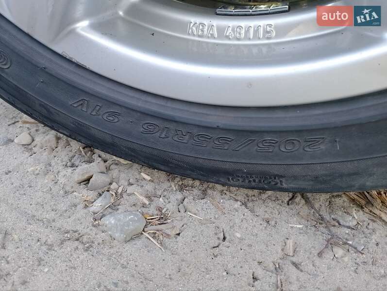 Універсал Volkswagen Passat 2002 в Новояворівську