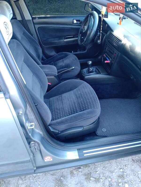 Універсал Volkswagen Passat 2002 в Новояворівську