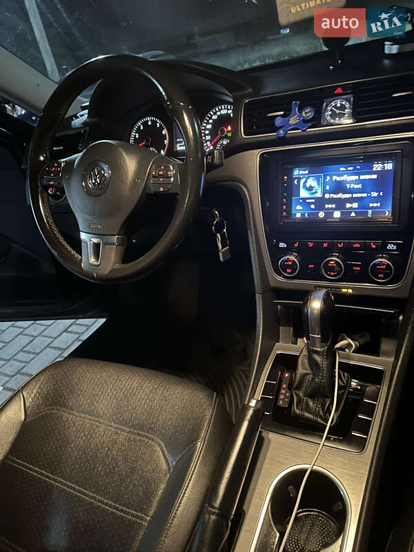 Седан Volkswagen Passat 2014 в Білгороді-Дністровському