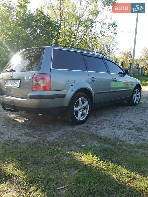 Універсал Volkswagen Passat 2002 в Новояворівську