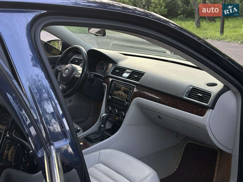 Седан Volkswagen Passat 2012 в Киеве