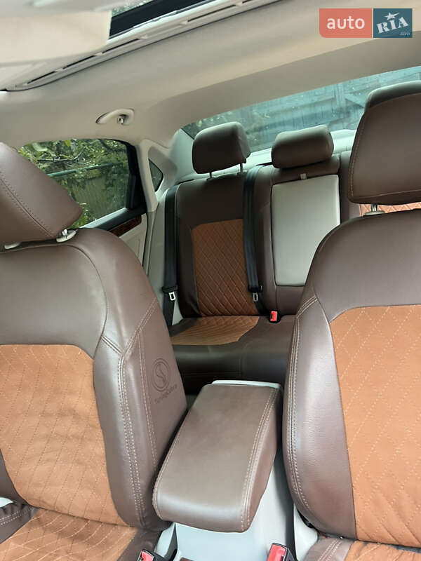 Седан Volkswagen Passat 2012 в Киеве
