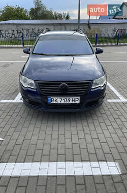 Універсал Volkswagen Passat 2008 в Нововолинську