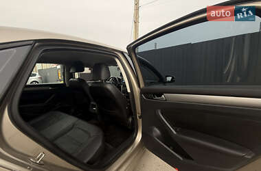 Седан Volkswagen Passat 2015 в 