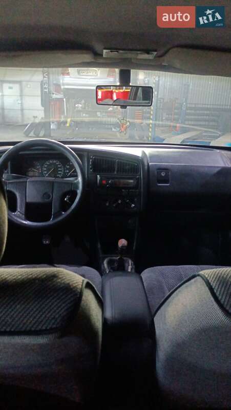 Седан Volkswagen Passat 1990 в Чернігові