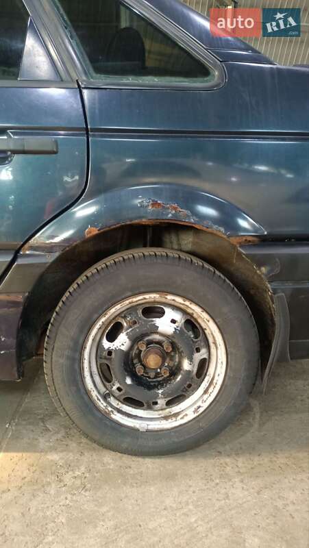 Седан Volkswagen Passat 1990 в Чернігові