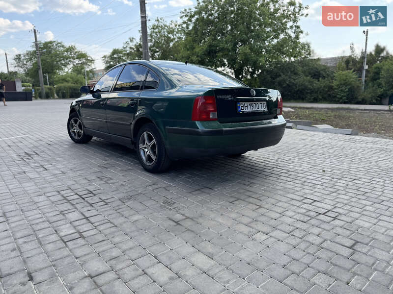 Седан Volkswagen Passat 2000 в Одессе