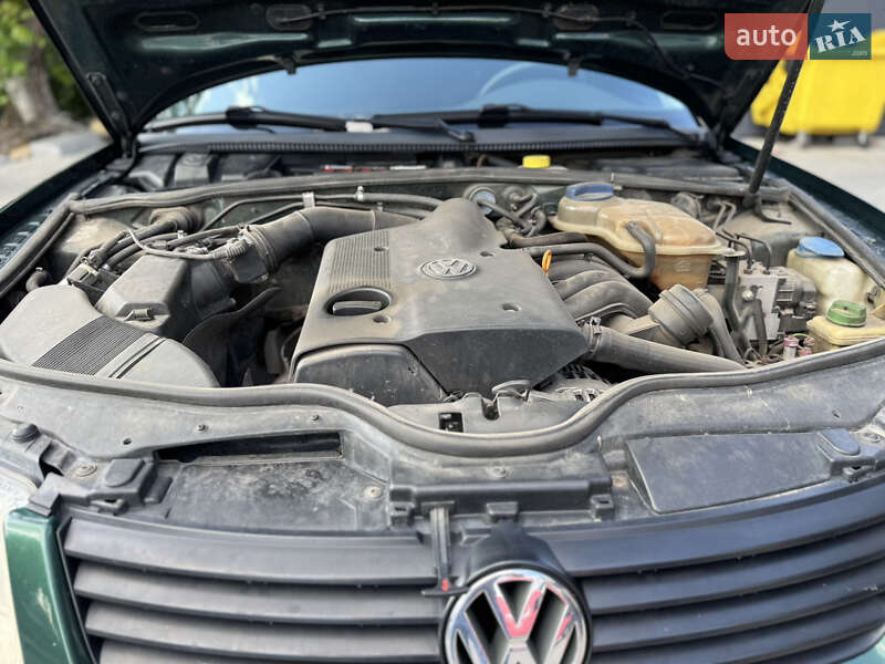 Седан Volkswagen Passat 2000 в Одессе