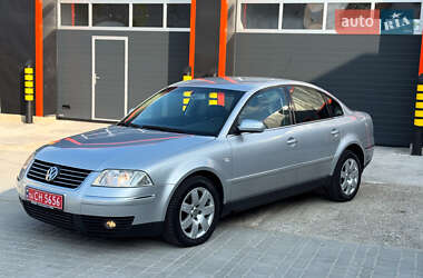 Седан Volkswagen Passat 2003 в Самборе