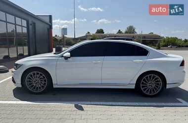 Седан Volkswagen Passat 2016 в Виннице