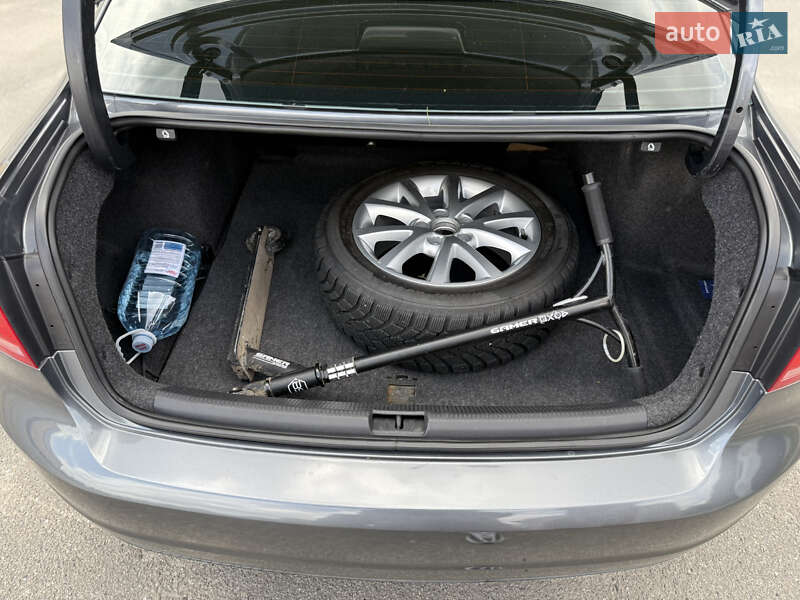 Седан Volkswagen Passat 2012 в Харькове