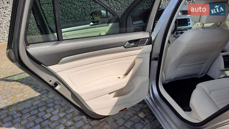 Седан Volkswagen Passat 2015 в Львові