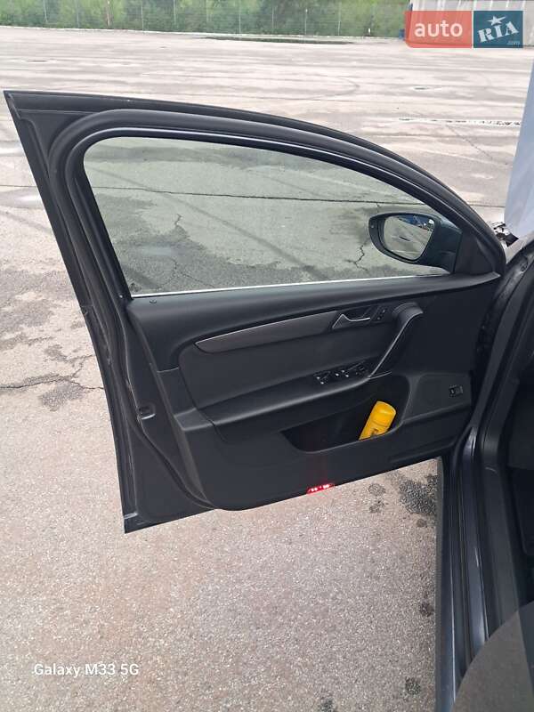 Универсал Volkswagen Passat 2011 в Черновцах