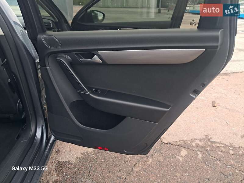 Универсал Volkswagen Passat 2011 в Черновцах