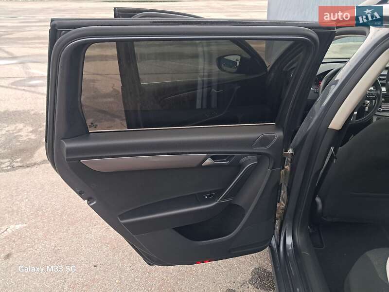 Универсал Volkswagen Passat 2011 в Черновцах
