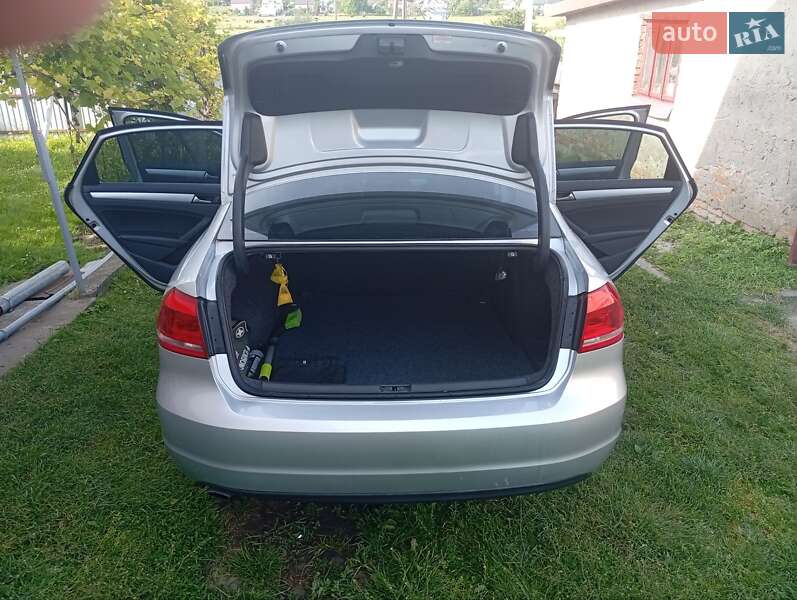Седан Volkswagen Passat 2012 в Львове