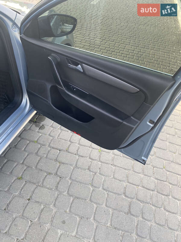 Універсал Volkswagen Passat 2011 в Львові